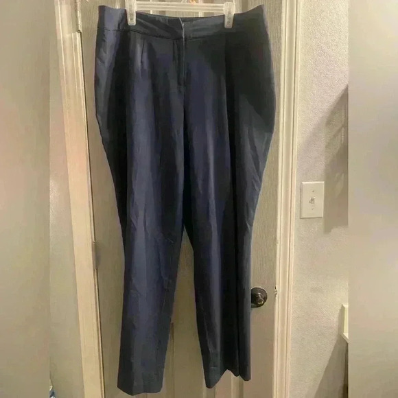 Cato Woman Blue pants zippered front they have some stretch to them Size 20 - Picture 2 of 7